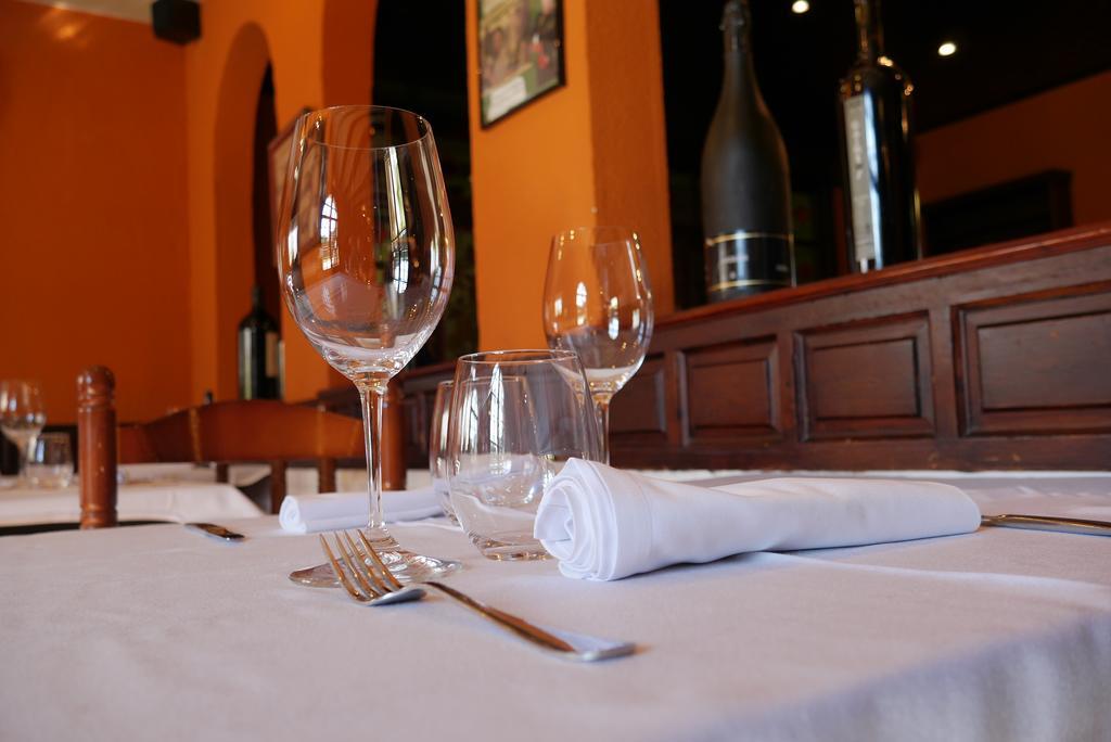 Hotel Restaurant El Bosc Banyeres del Penedes Zewnętrze zdjęcie