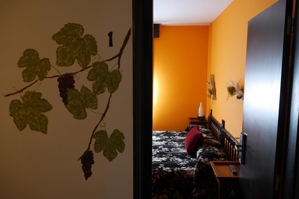 Hotel Restaurant El Bosc Banyeres del Penedes Zewnętrze zdjęcie