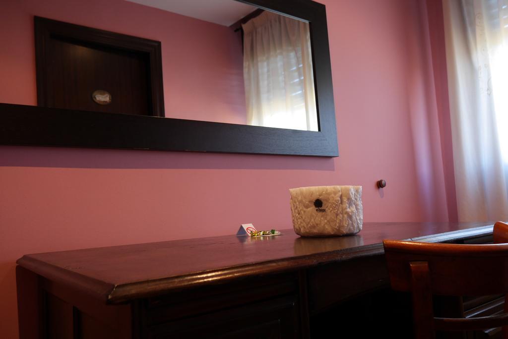 Hotel Restaurant El Bosc Banyeres del Penedes Zewnętrze zdjęcie