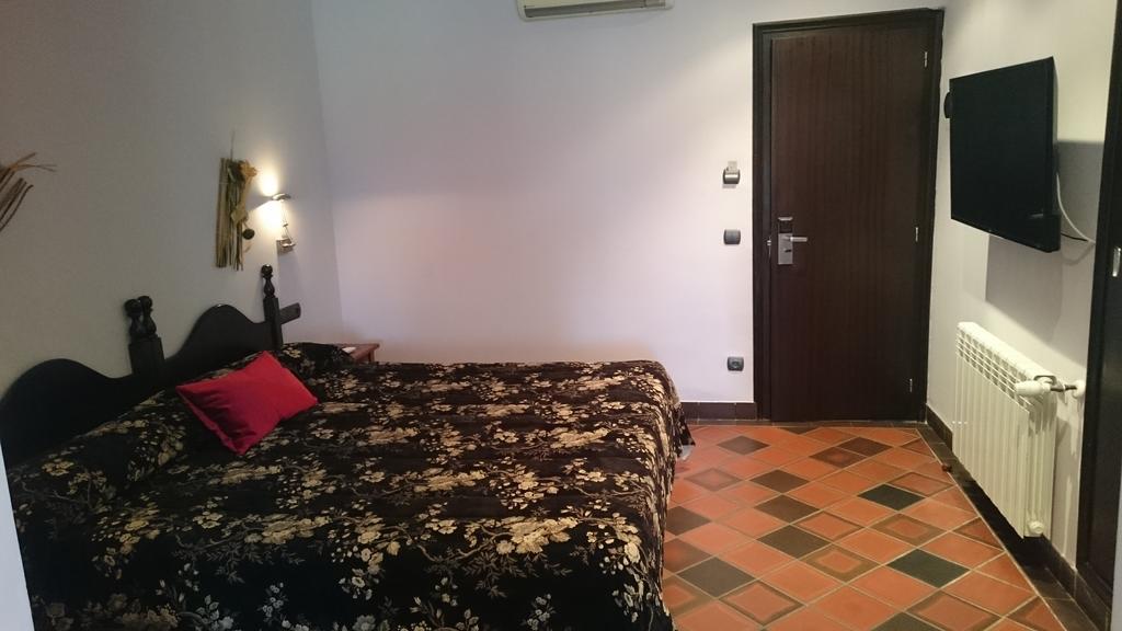 Hotel Restaurant El Bosc Banyeres del Penedes Zewnętrze zdjęcie